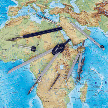 Готовальня Attache, 7 предметов, пласт.пенал Готовальня Attache, 7 предметов, пласт.пенал